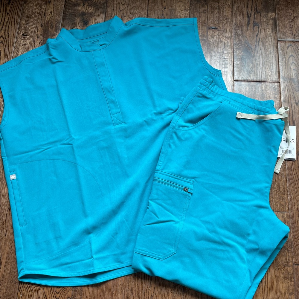 Figs scrub set